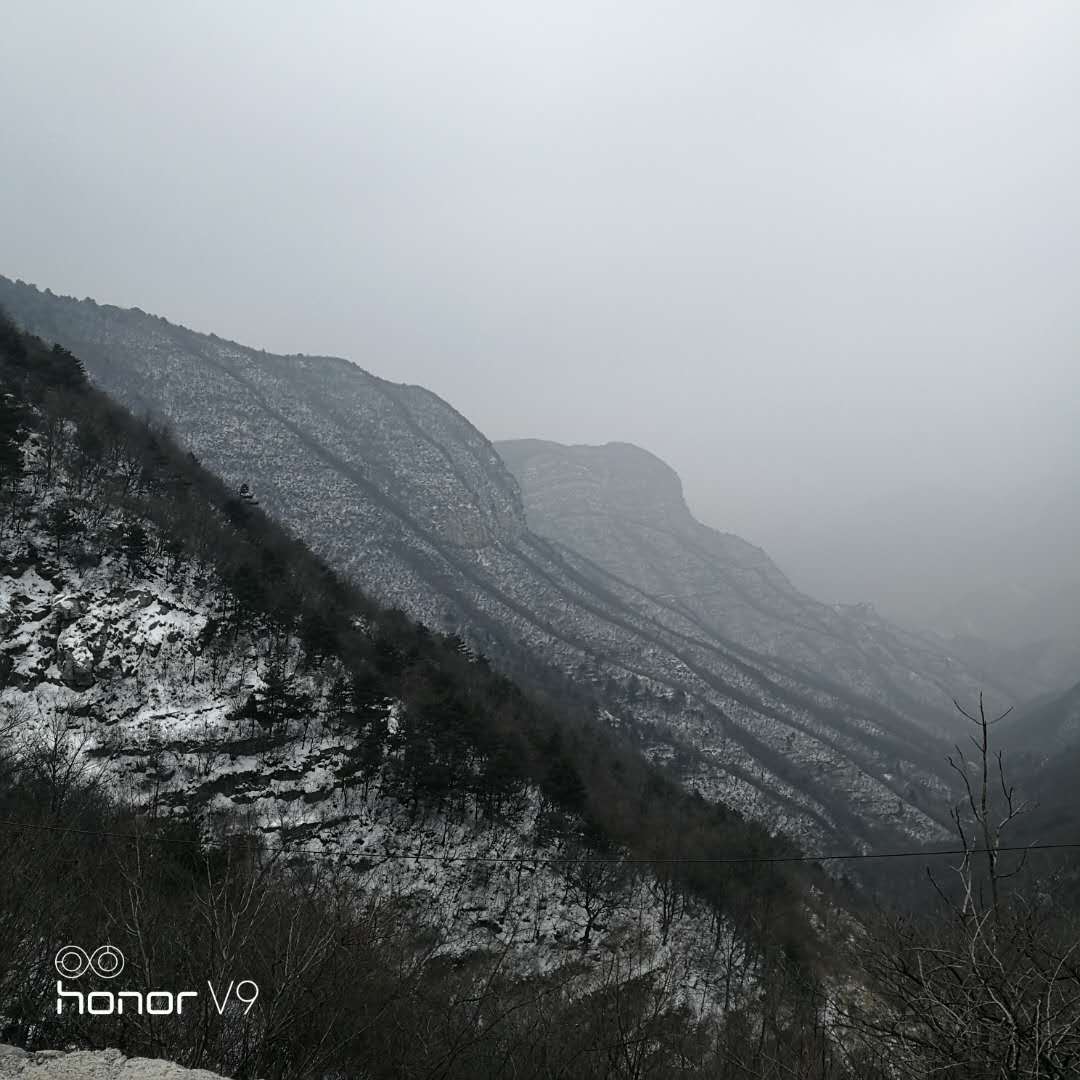 焦作市眾光耐酸瓷業(yè)有限公司開工前先去登登山，而且還是雪山